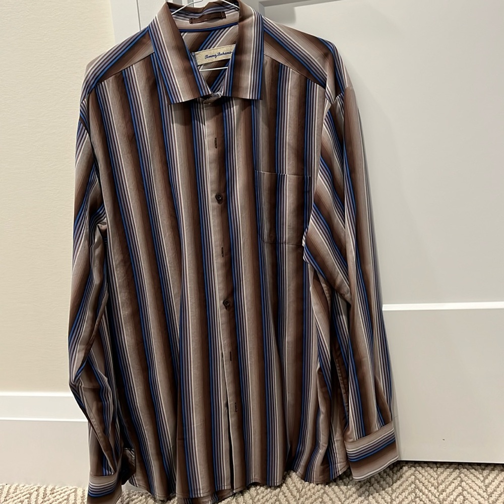 Sharp men’s Tommy Bahamas dress shirt. Blues and browns.